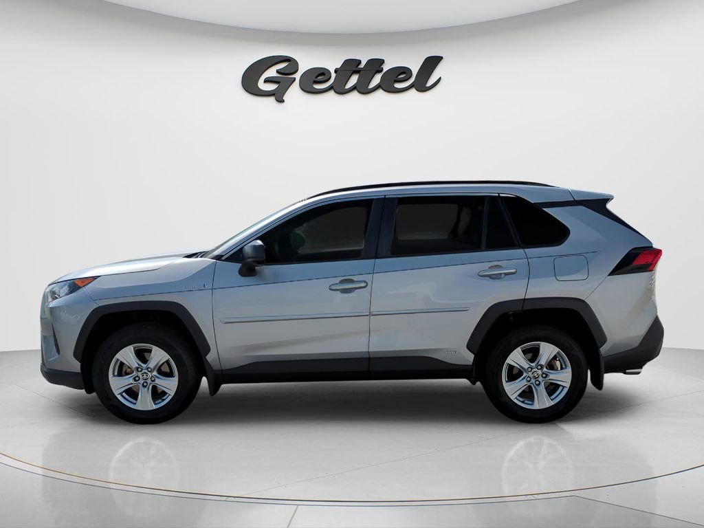 Used 2021 Toyota RAV4 LE image 7