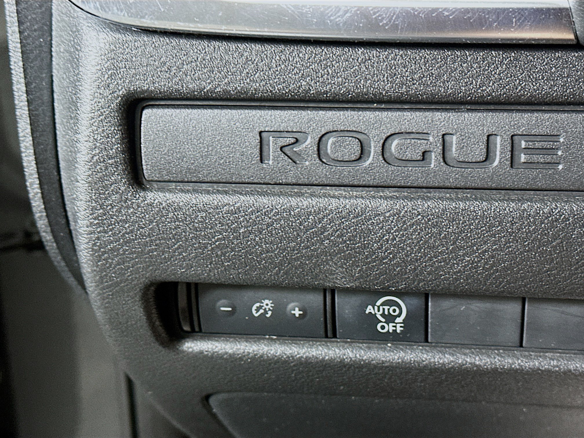 Used 2023 Nissan Rogue S AWD/4WD image 16