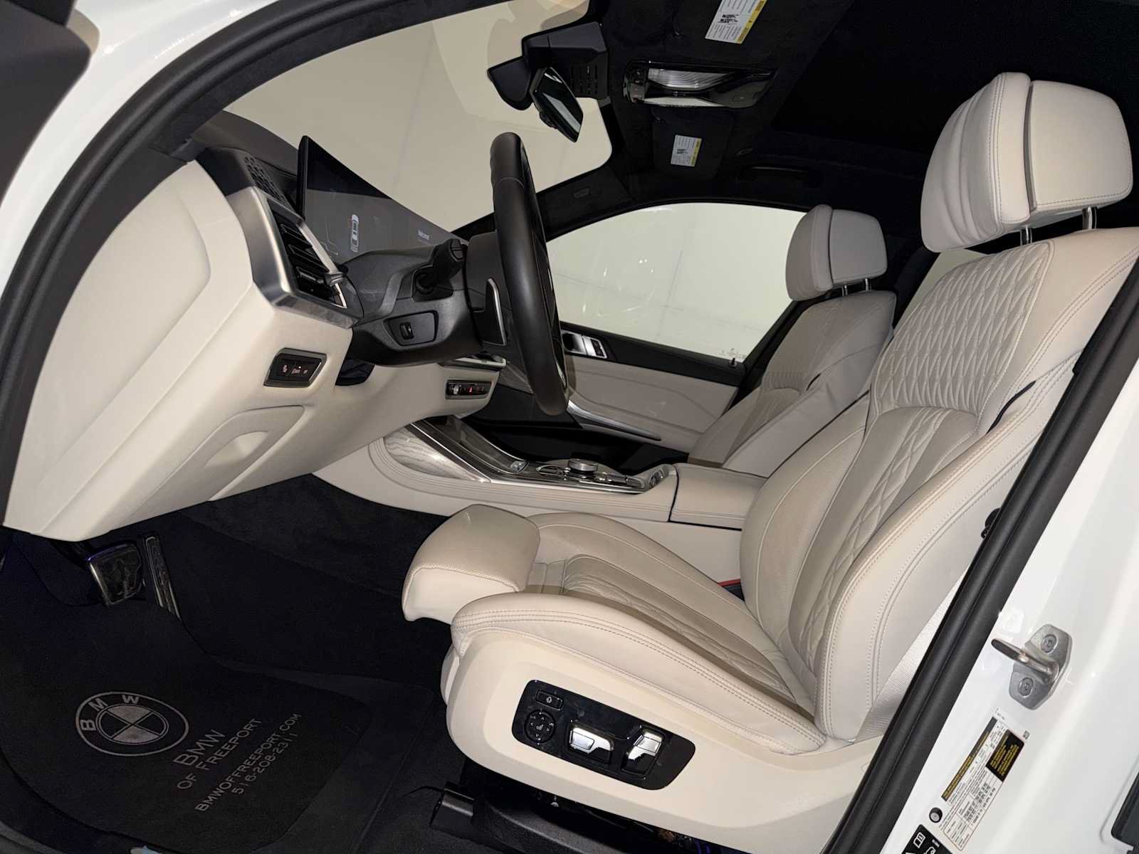Used 2026 BMW X7 xDrive40i w/ M Sport Package AWD/4WD image 9