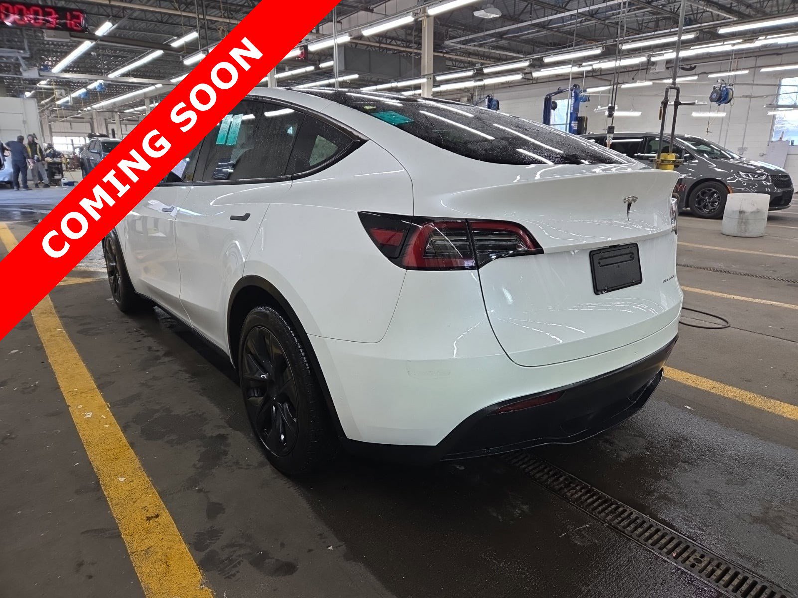 Used 2024 Tesla Model Y Long Range image 3