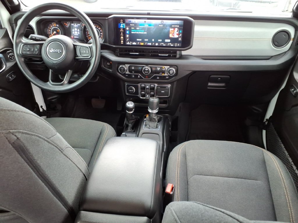 Used 2025 Jeep Gladiator Sport AWD/4WD image 18
