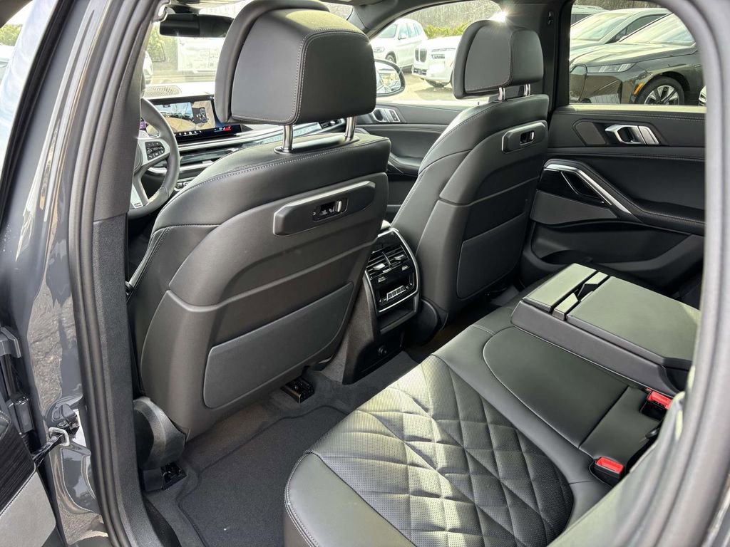 New 2026 BMW X6 xDrive40i w/ Climate Comfort Package image 28