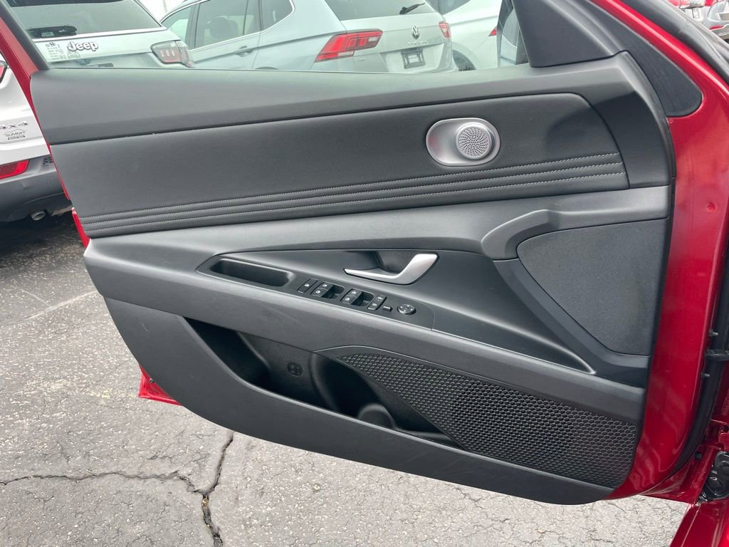 Used 2025 Hyundai Elantra SEL FWD image 49