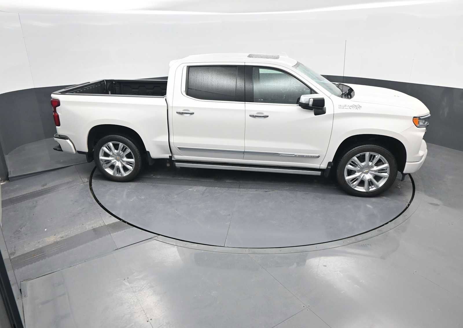 Used 2024 Chevrolet Silverado 1500 High Country image 35
