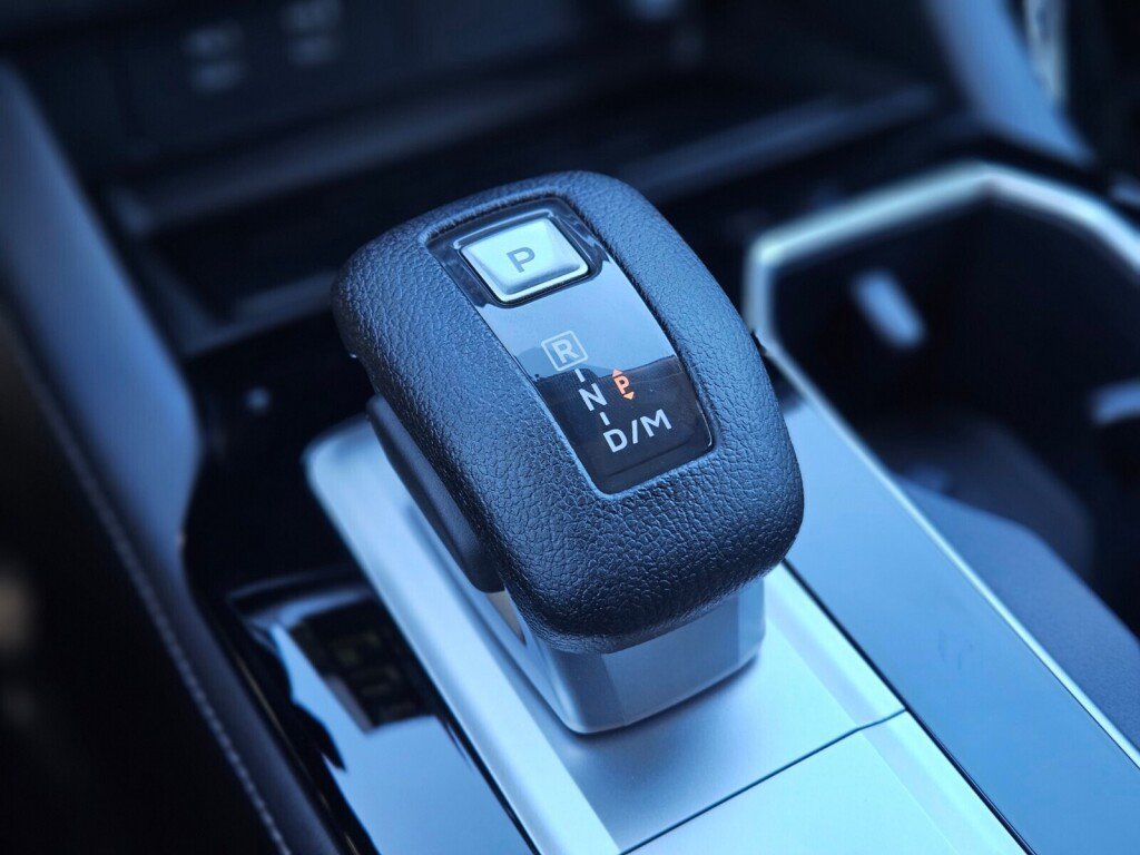 New 2025 Mitsubishi Outlander ES image 24