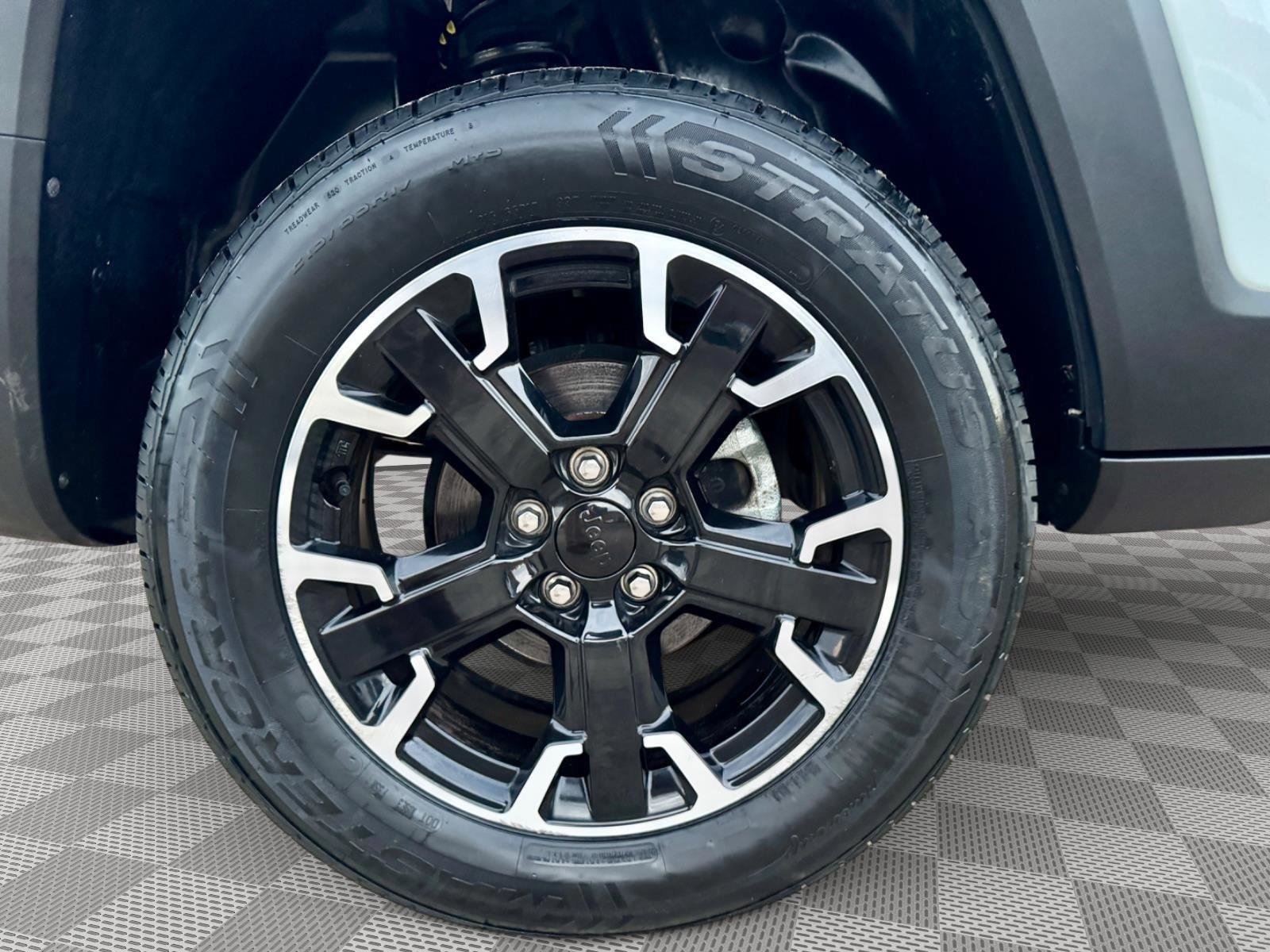 Used 2023 Jeep Renegade Trailhawk image 30