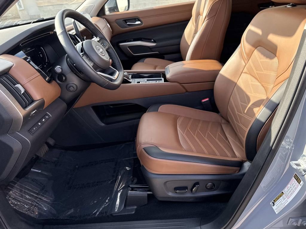 Used 2024 Nissan Pathfinder Platinum w/ Cargo Package image 15