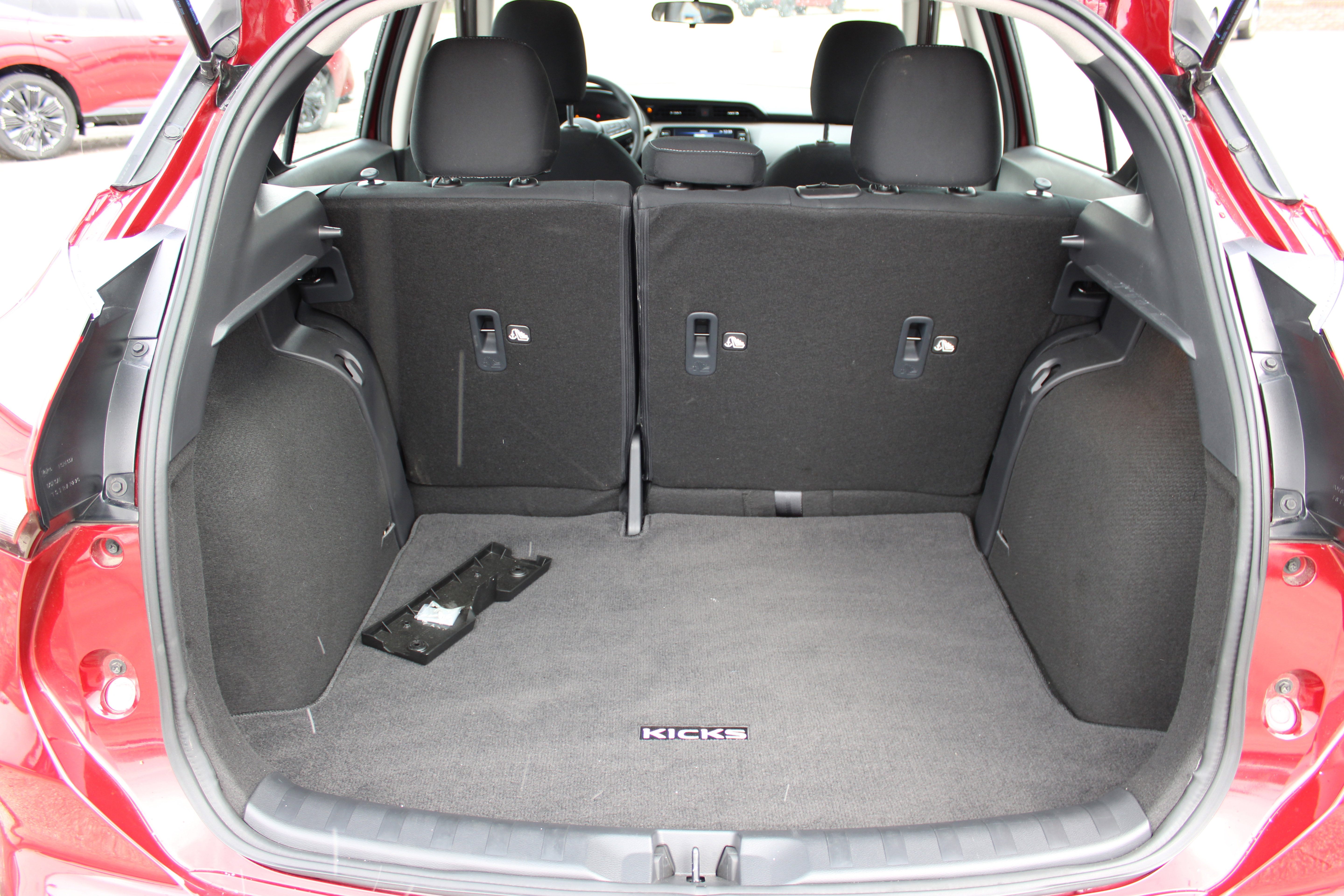 Certified 2024 Nissan Kicks SV image 5