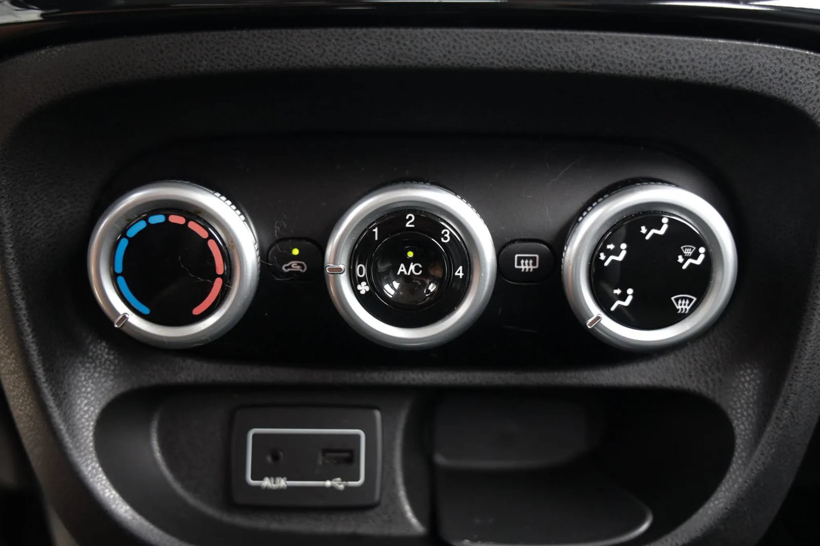 Used 2016 FIAT 500L Pop FWD image 29