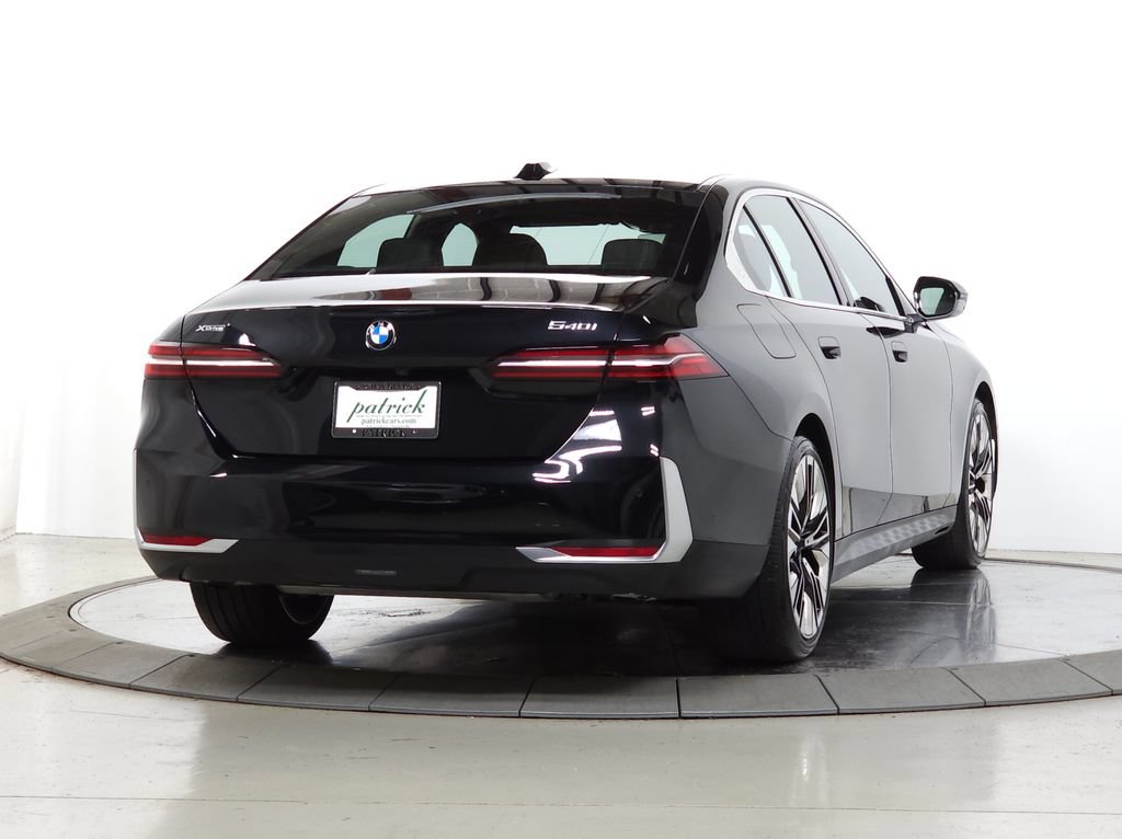 Used 2024 BMW 540i xDrive AWD/4WD image 10
