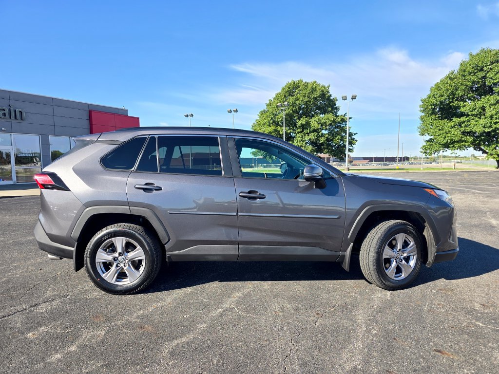 Certified 2022 Toyota RAV4 XLE w/ Convenience Package AWD/4WD image 18
