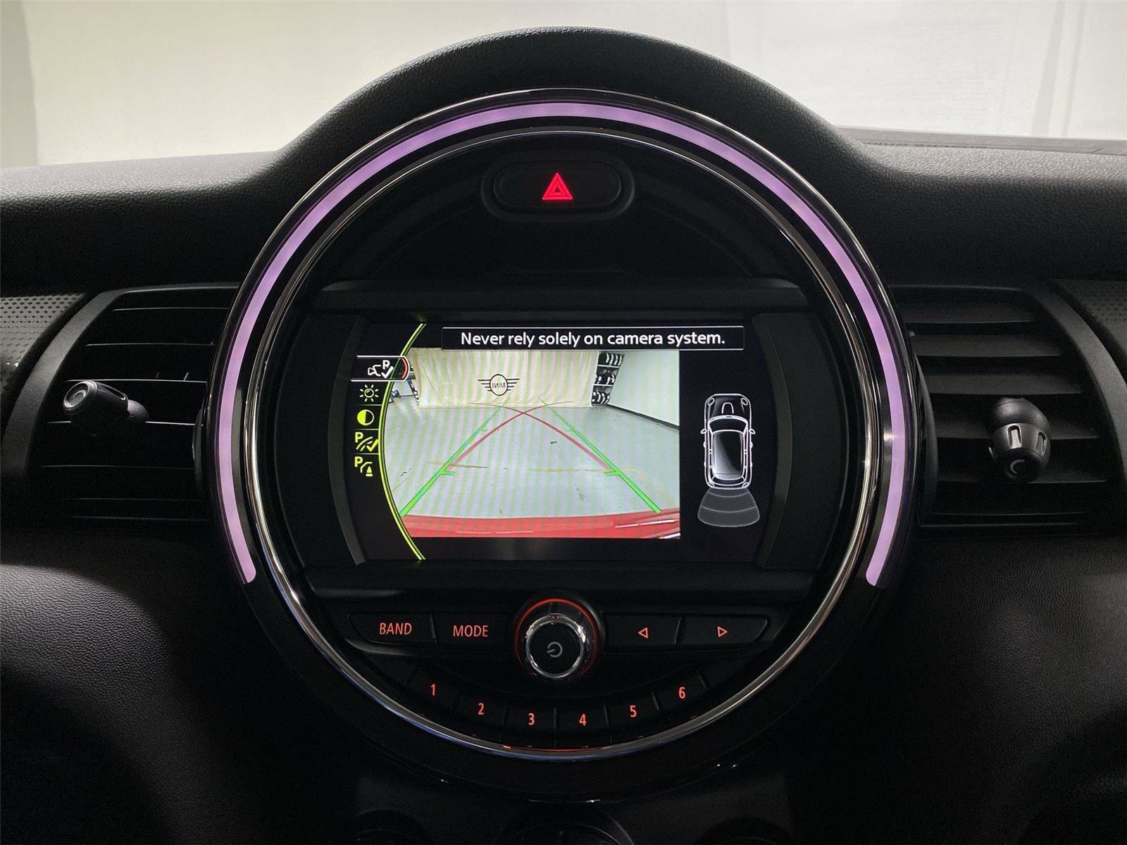 Used 2018 MINI Cooper 4-Door Hardtop image 26