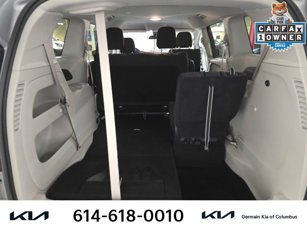 Used 2020 Chrysler Voyager L image 21