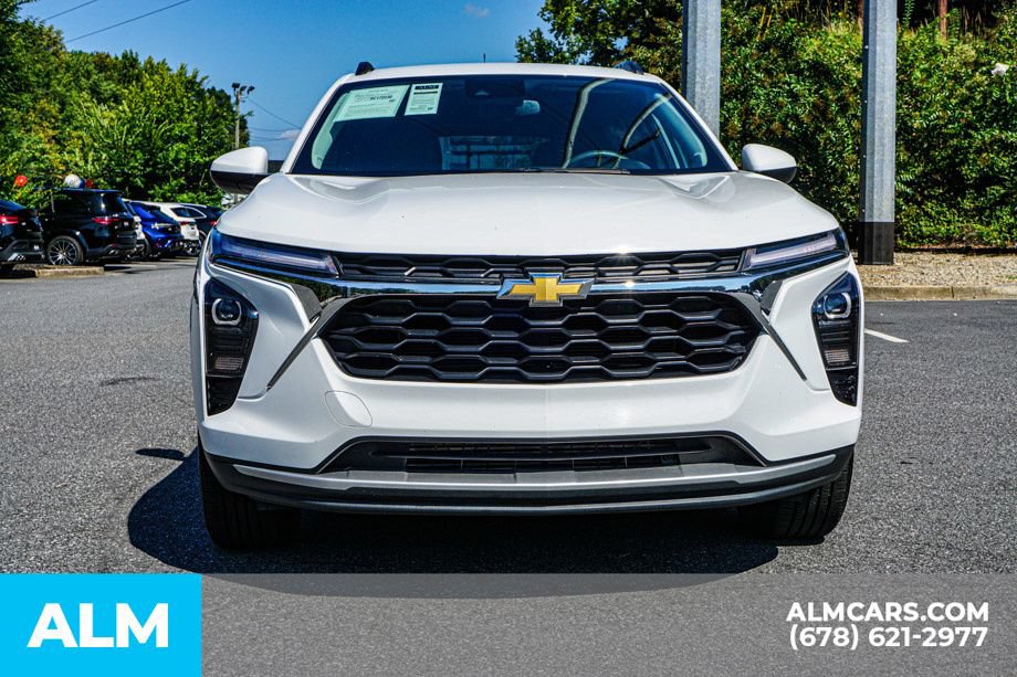 Used 2025 Chevrolet Trax LT FWD image 9