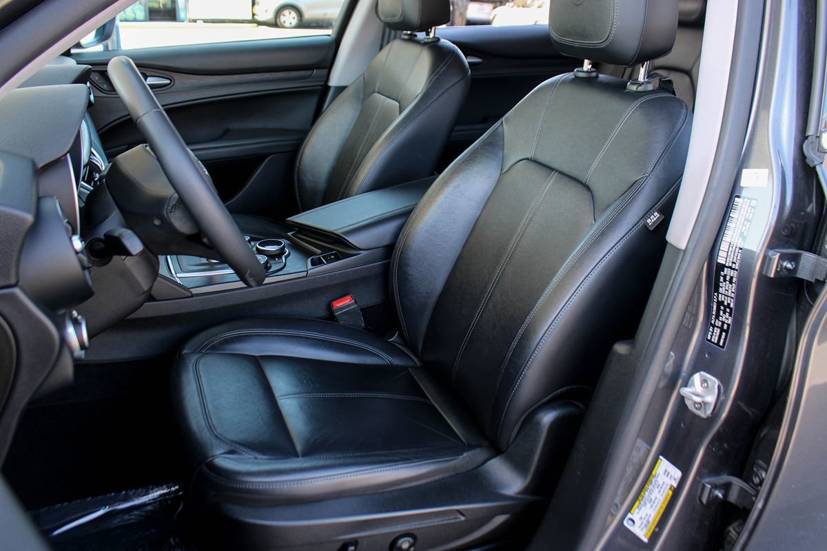 Used 2018 Alfa Romeo Stelvio AWD image 16