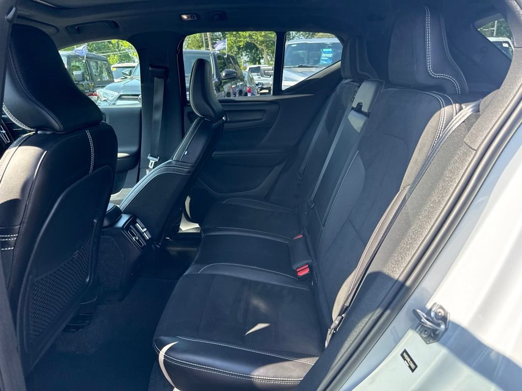 Used 2020 Volvo XC40 T5 R-Design w/ Protection Package AWD/4WD image 8