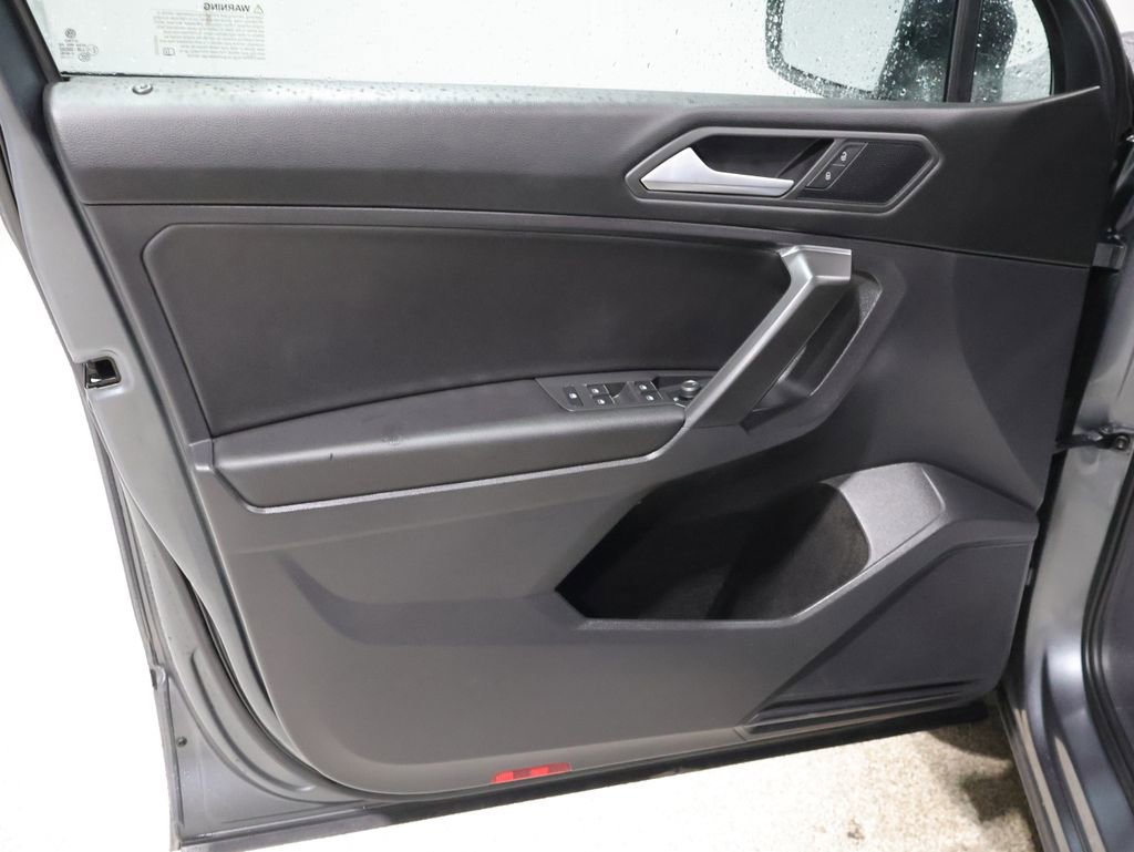 Used 2021 Volkswagen Tiguan SE R-Line image 14