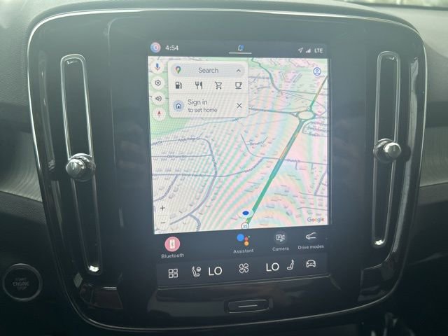 Certified 2025 Volvo XC40 B5 Plus image 22