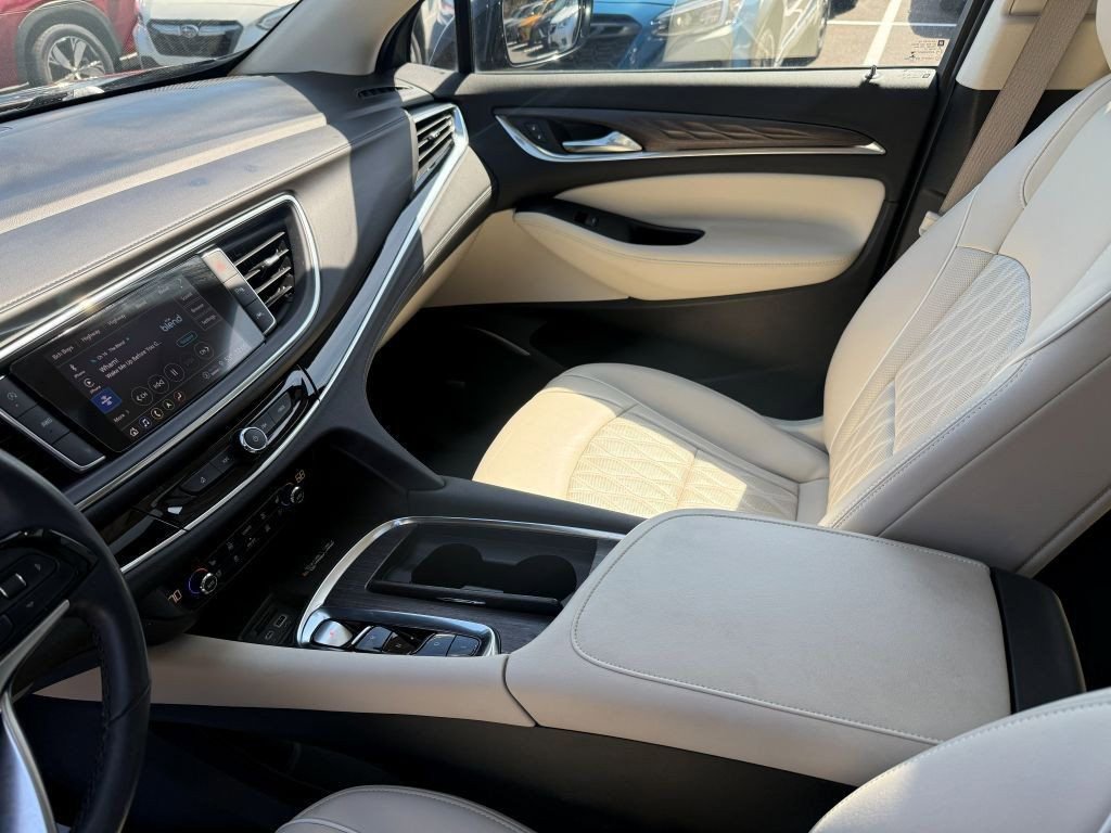 Used 2022 Buick Enclave Avenir image 16