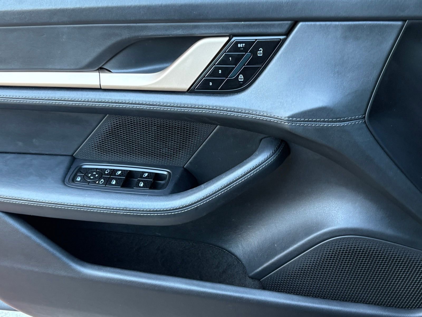 Used 2020 Porsche Taycan Turbo image 26