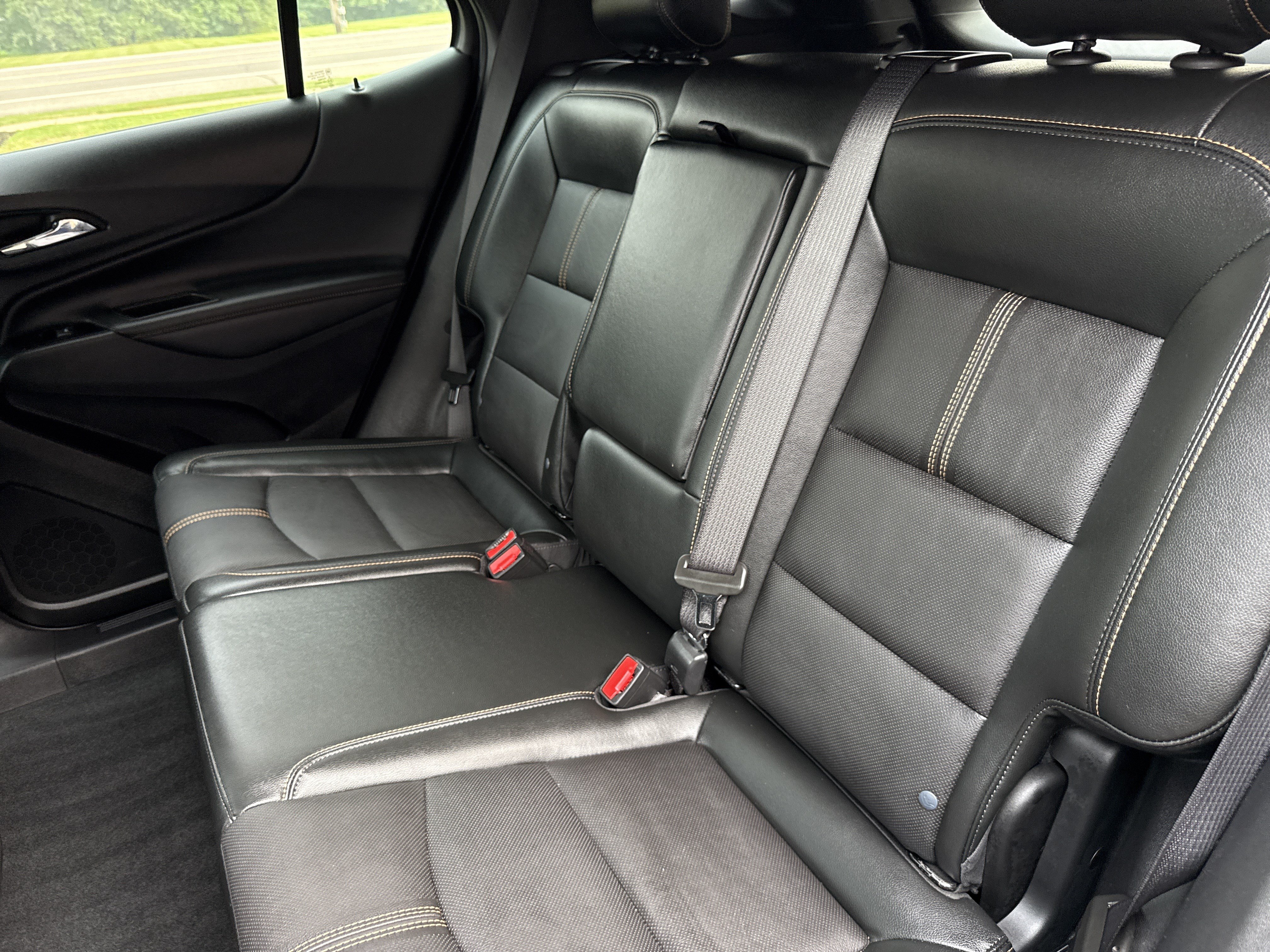 Used 2023 Chevrolet Equinox Premier AWD/4WD image 16