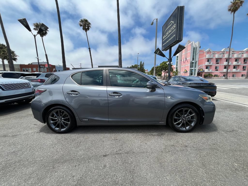Used 2013 Lexus CT 200h w/ F Sport Pkg w/Nuluxe Trim FWD image 4