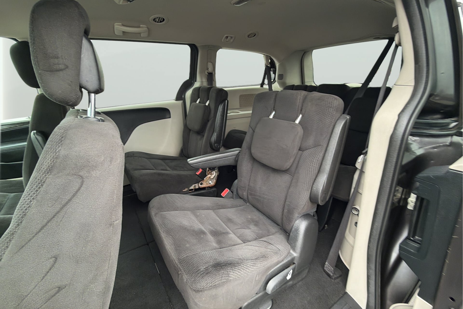 Used 2017 Dodge Grand Caravan SE FWD image 32