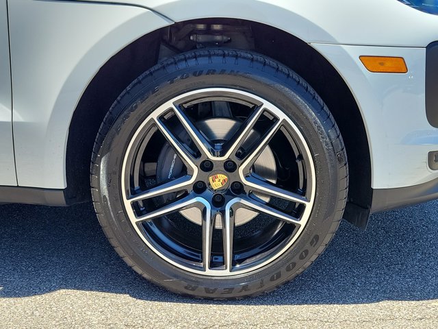 Certified 2020 Porsche Macan AWD/4WD image 11
