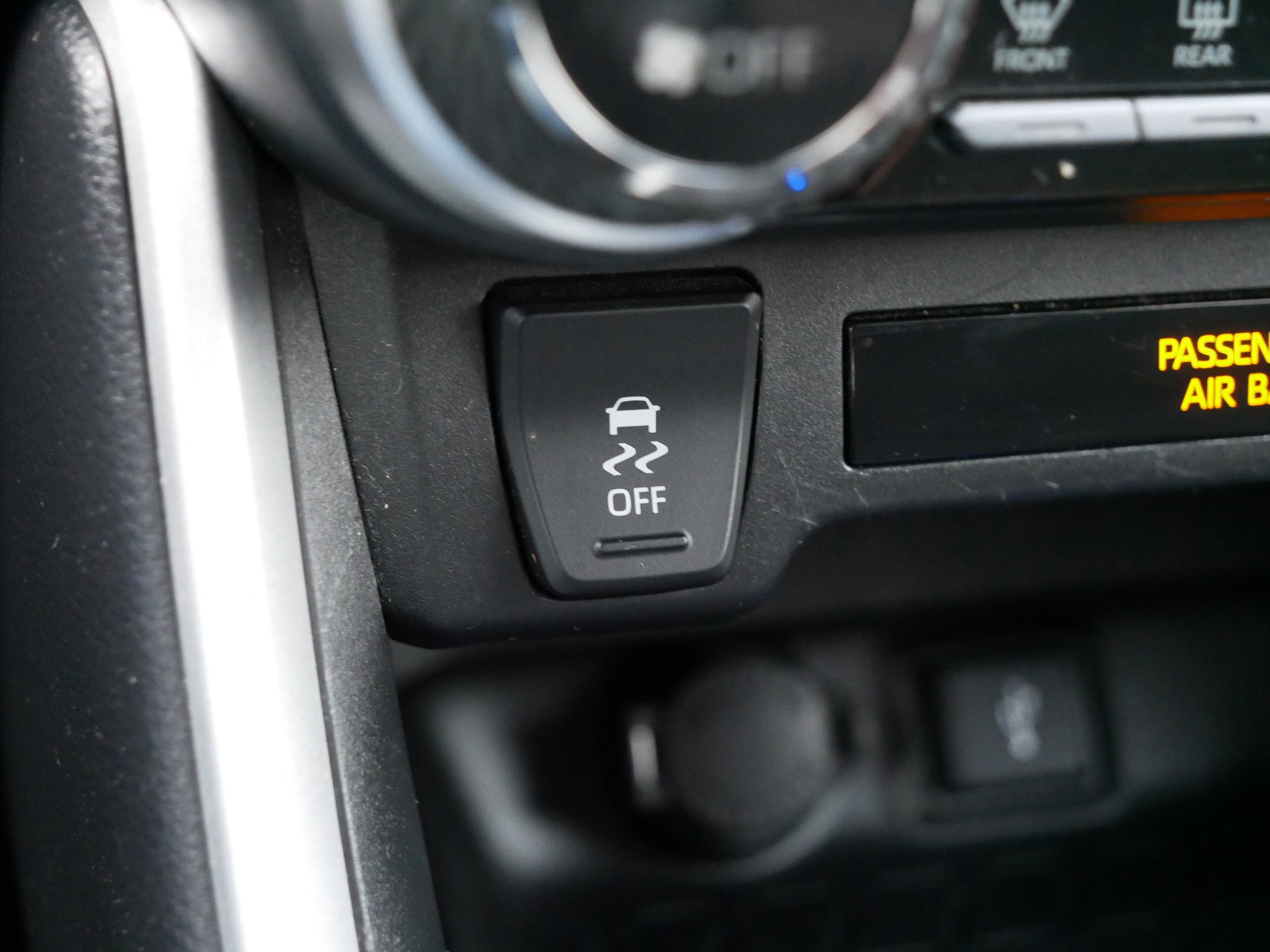 Used 2021 Toyota RAV4 LE image 28