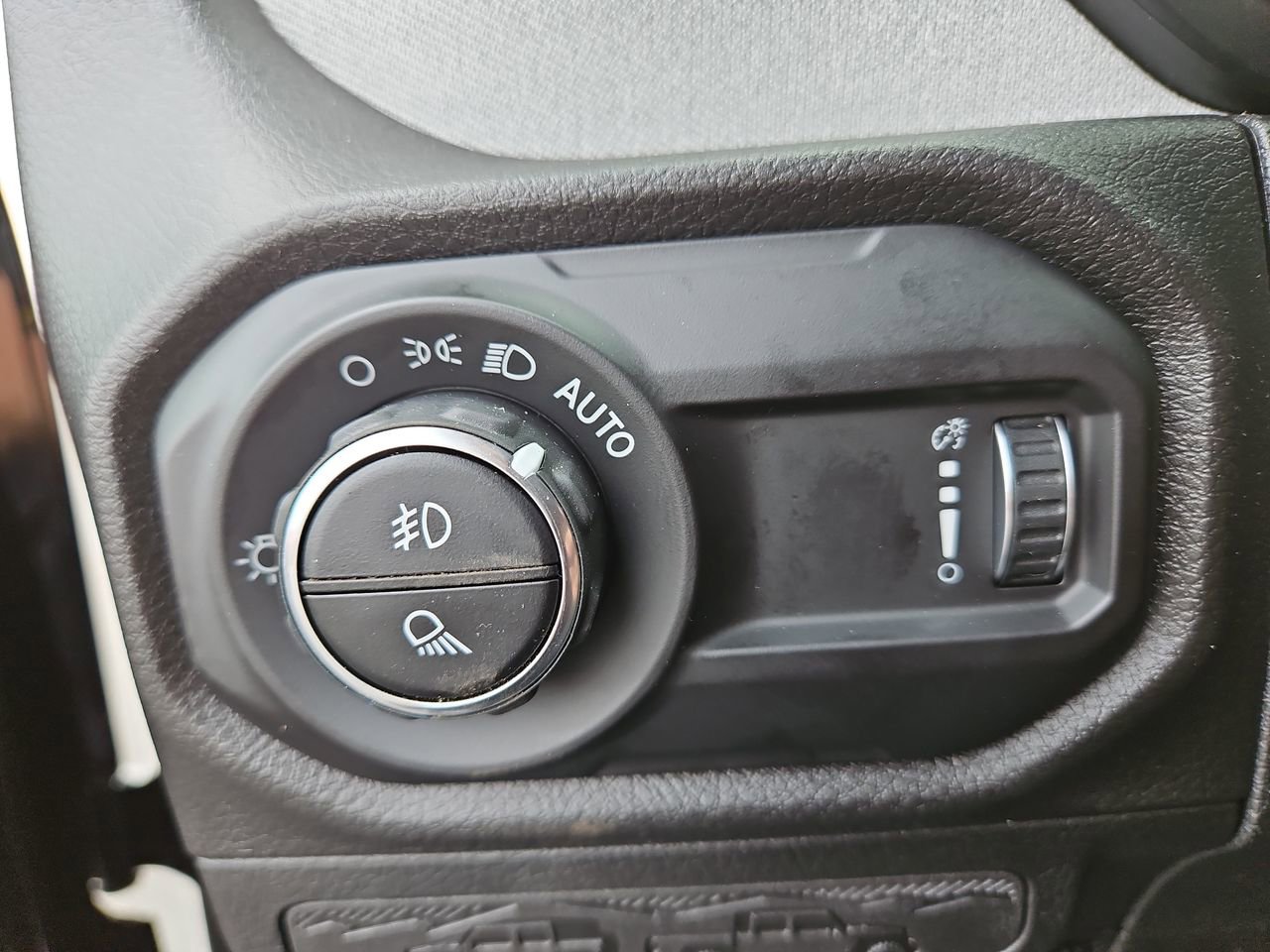 New 2025 Jeep Gladiator Sport image 29