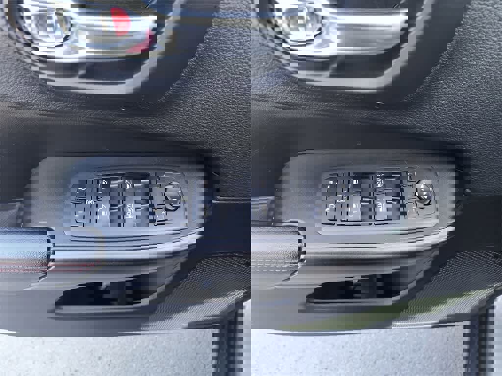 Used 2019 Jeep Cherokee Trailhawk w/ Comfort/Convenience Group image 13