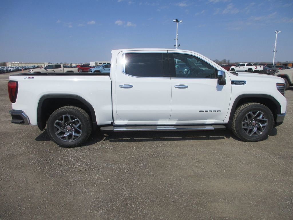 New 2026 GMC Sierra 1500 SLT image 3