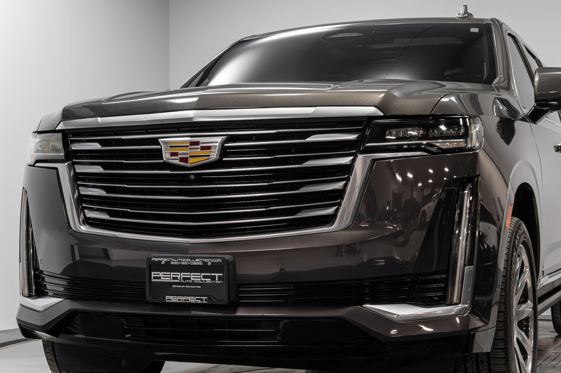 Used 2021 Cadillac Escalade ESV Premium Luxury Platinum w/ Heavy-Duty Trailer Package image 67