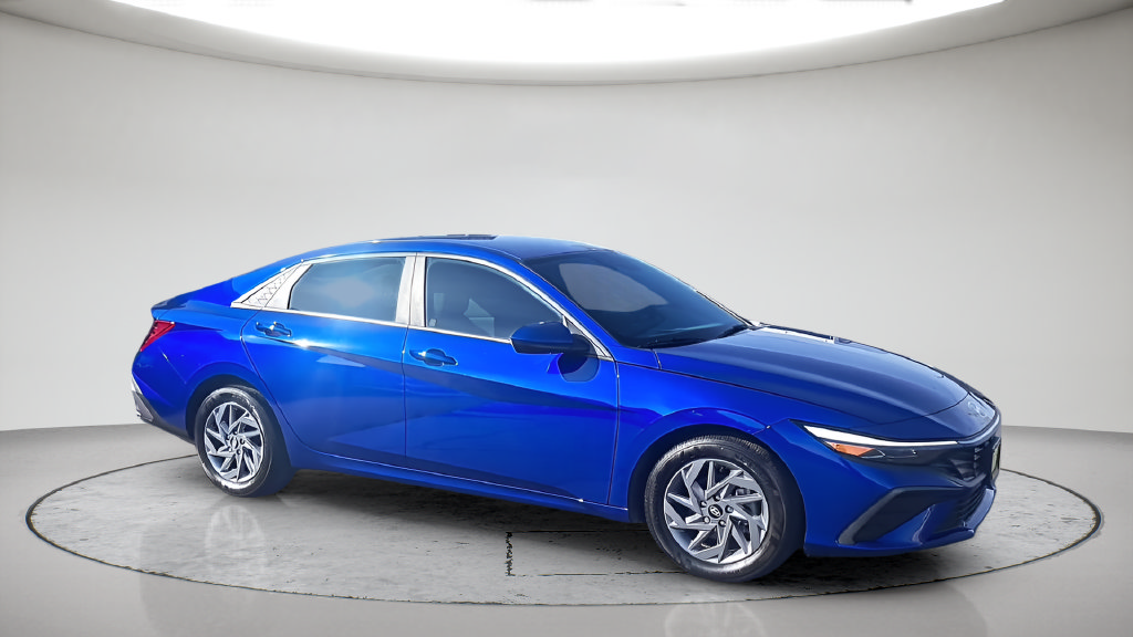 Used 2024 Hyundai Elantra SEL FWD image 4