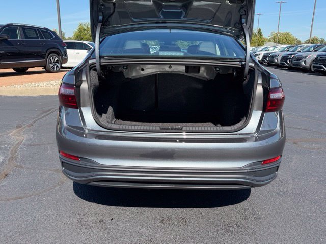 New 2027 Volkswagen Jetta SE FWD image 3