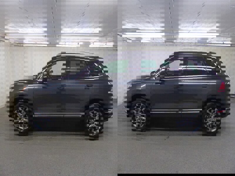 Used 2016 Volkswagen Touareg TDI image 4