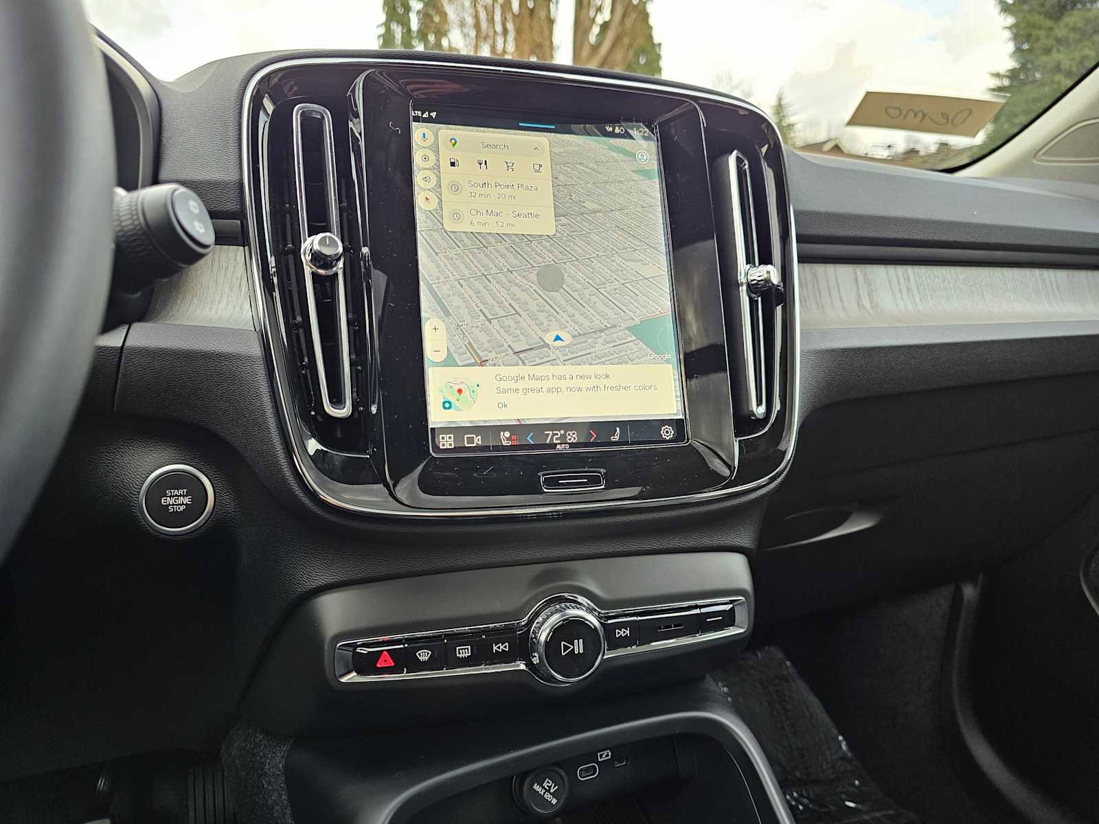 New 2025 Volvo XC40 B5 Ultra w/ Climate Package image 28