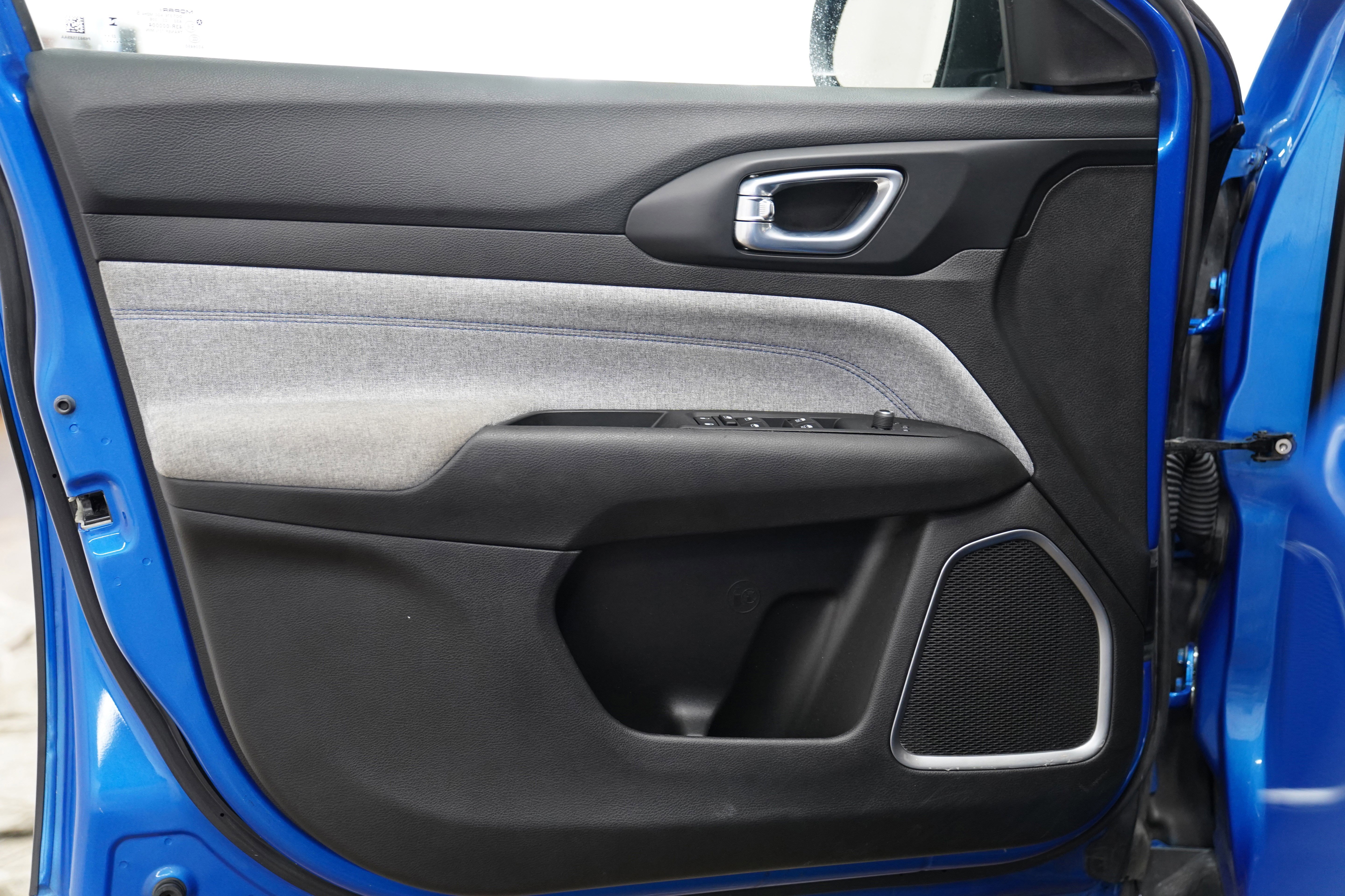 Certified 2024 Jeep Compass Latitude w/ Altitude Special Edition image 16