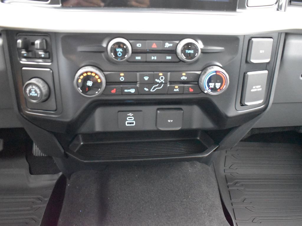 New 2026 Ford F250 XLT w/ XLT Premium Package RWD image 17