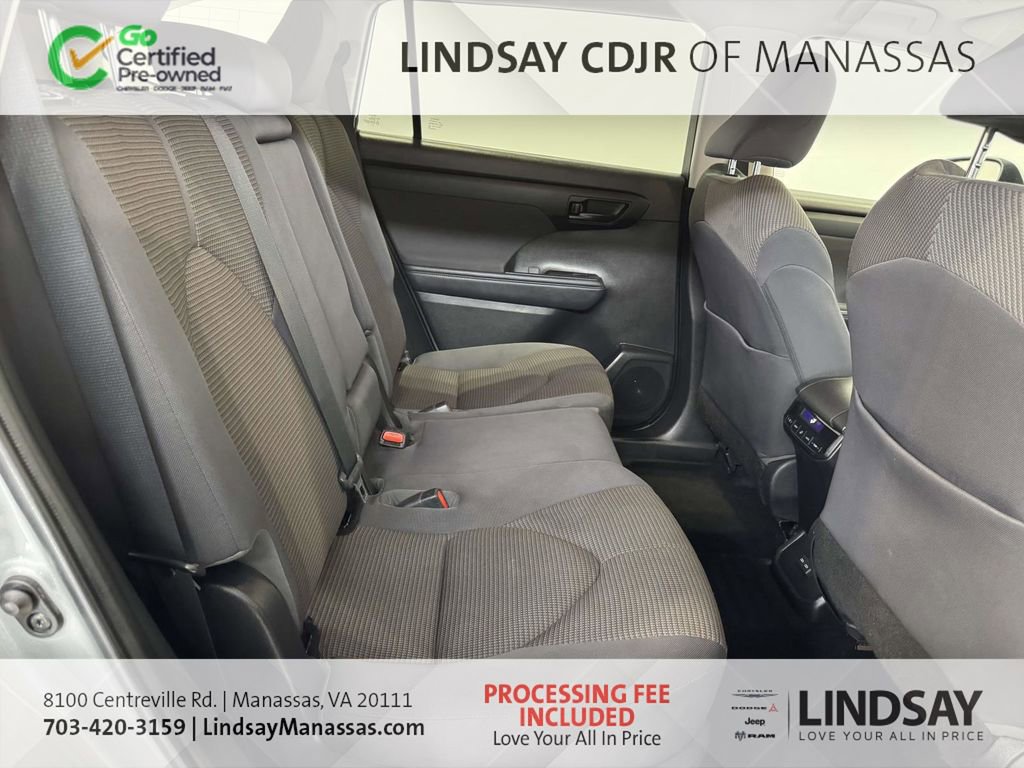 Used 2023 Toyota Highlander LE FWD image 16