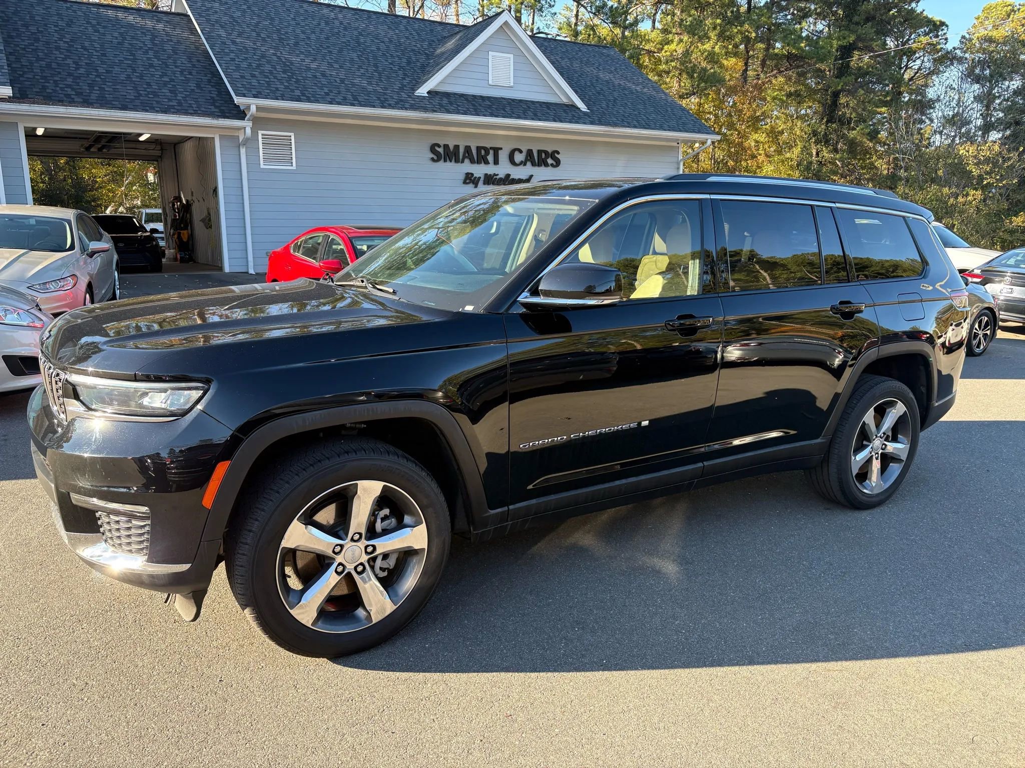 Used 2021 Jeep Grand Cherokee L Limited image 2