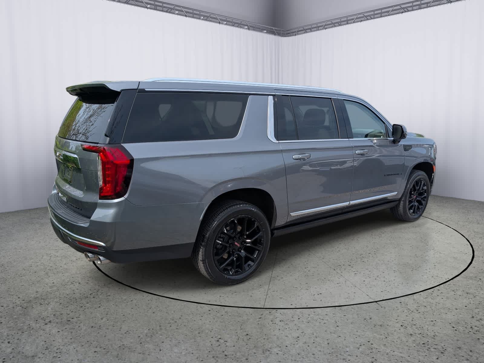 Used 2022 GMC Yukon XL Denali w/ Max Trailering Package AWD/4WD image 3