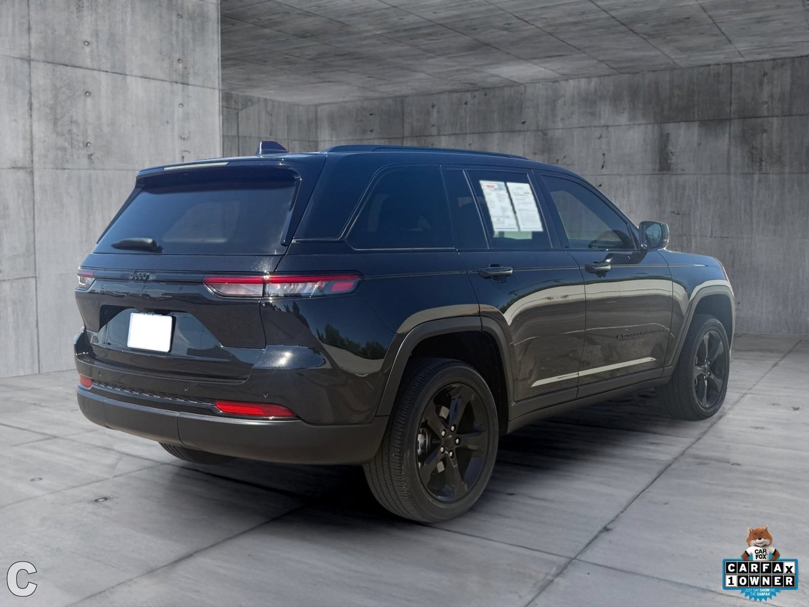 Used 2023 Jeep Grand Cherokee Altitude RWD image 6