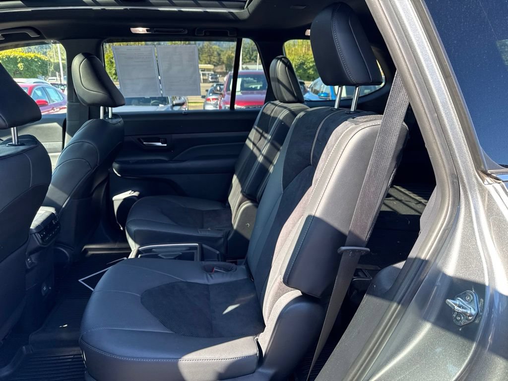 Used 2025 Toyota Grand Highlander AWD Hybrid image 6