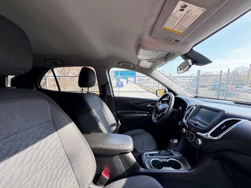 Used 2018 Chevrolet Equinox LT FWD image 9