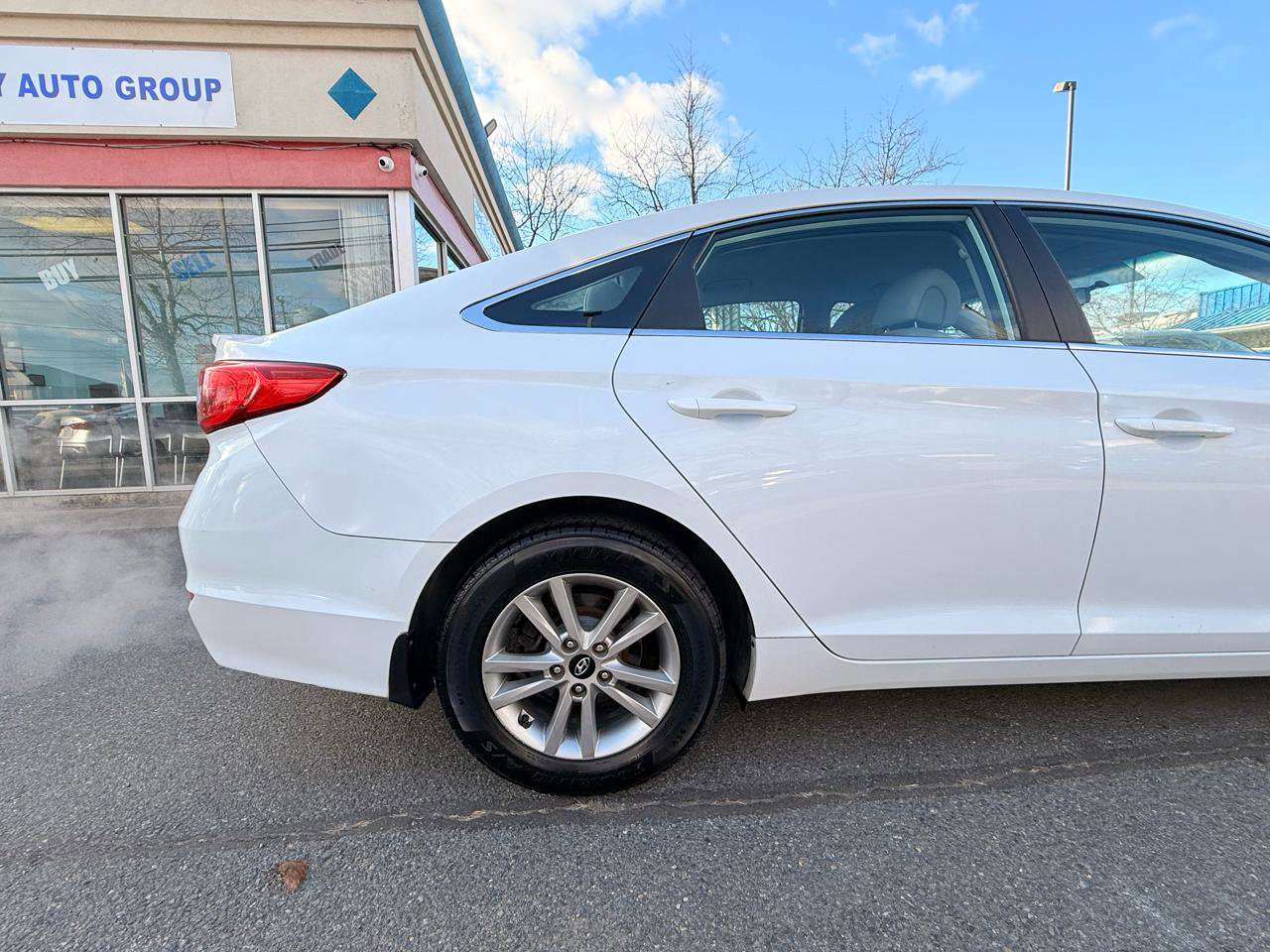 Used 2015 Hyundai Sonata SE image 13