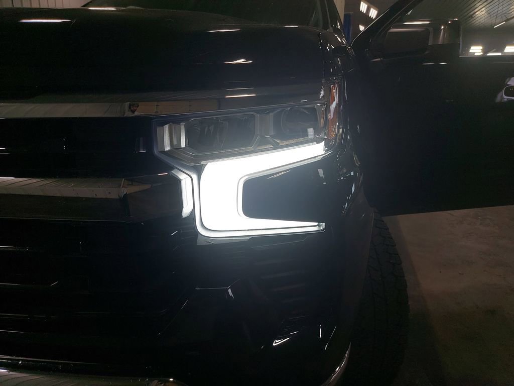 Used 2024 Chevrolet Silverado 1500 LT AWD/4WD image 31