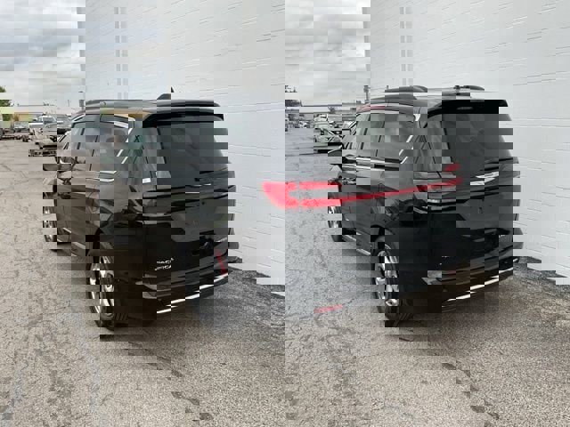 Used 2023 Chrysler Pacifica Limited image 40