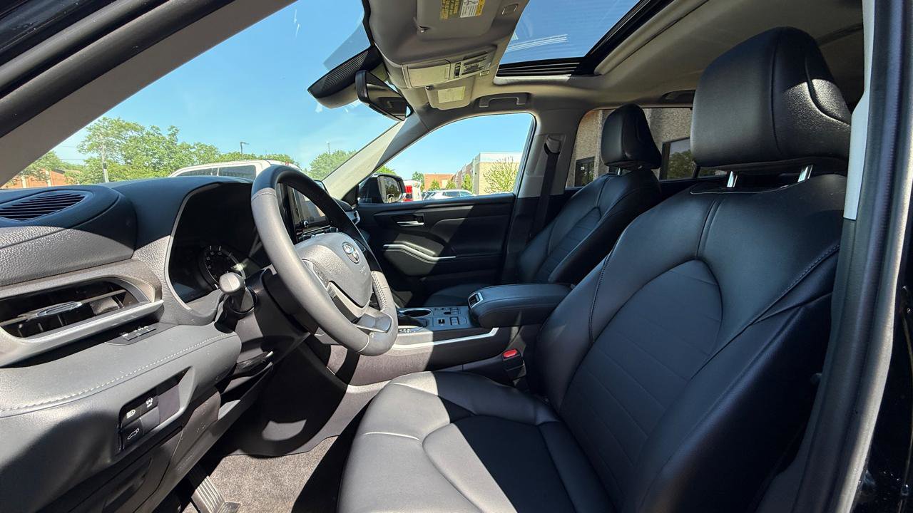 Used 2026 Toyota Highlander XLE AWD/4WD image 10