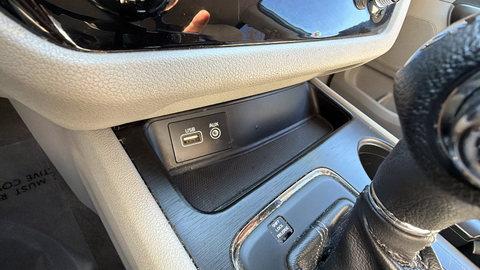 Used 2017 Kia Sedona LX image 33